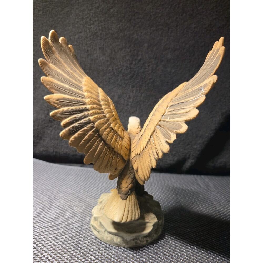 Vintage Bald Eagle by Andrea Sadek Porcelain Ceramic 7" Tall Figurine Statue - Picture 4 of 7